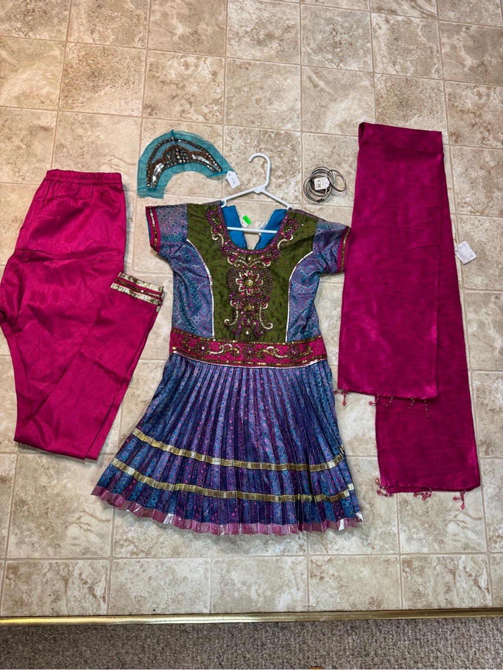NWT Women’s Indian/Pakistani Punjabi and Salwar Kameez suit / 6 piece outfit